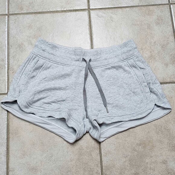 Hit Reset Mid-Rise Short 3" Gray Lululemon Size 8 - Picture 5 of 6